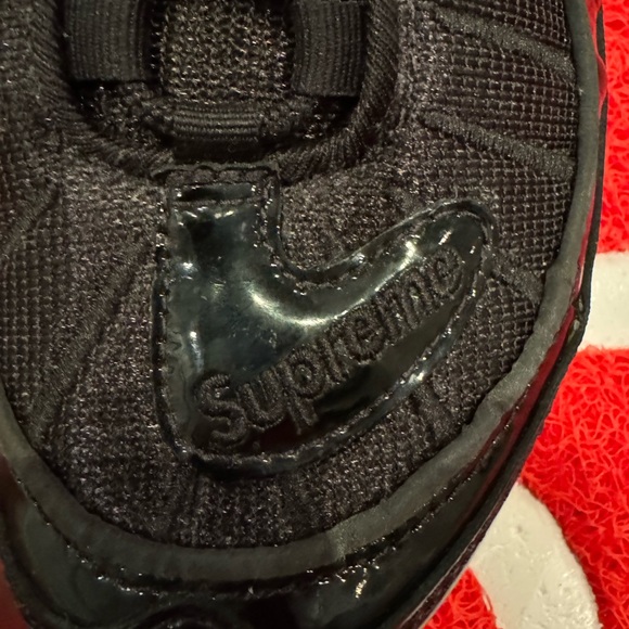 Supreme x Air Max 98 ‘Black’ - Picture 3 of 16
